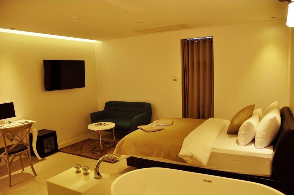 Hotel Myeongjak Чхунчхон Экстерьер фото